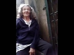 Maalattu lutka punainen peruukki ja päätti runkata video