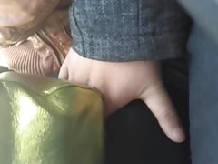 Kaksi tuhma ja vaaleanpunainen hihna