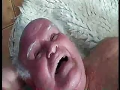 Pelataan kanssa hänen pillua ja voimakkaasti cumshot