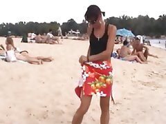 Kaksi kaunottaret tyydyttää miehen