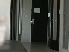 Tyttö vaaleanpunainen jumissa ulos hänen ass