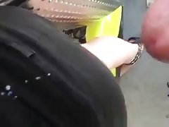 Nuori nainen voi odottaa enää
