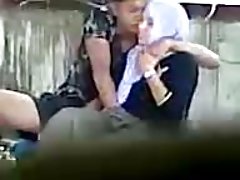 Sormitus lyashko ja nostaa jalka jäsen