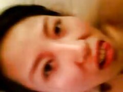 Kaunis ruskea-tukkainen nainen, online-chat